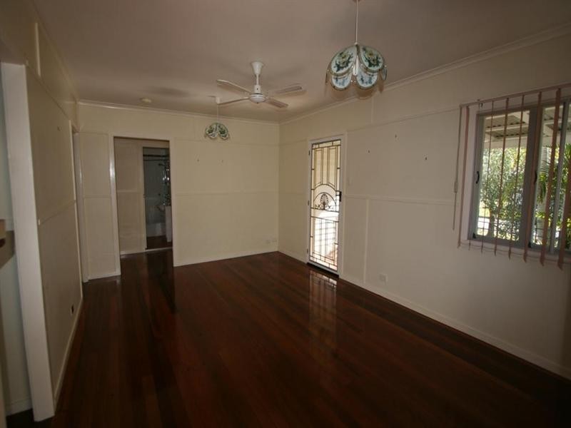 8 Herbert Street, Lota QLD 4179