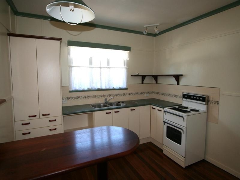 8 Herbert Street, Lota QLD 4179