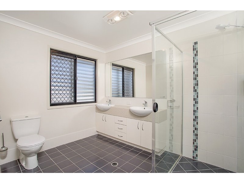 27 Andrew Street, Lota QLD 4179