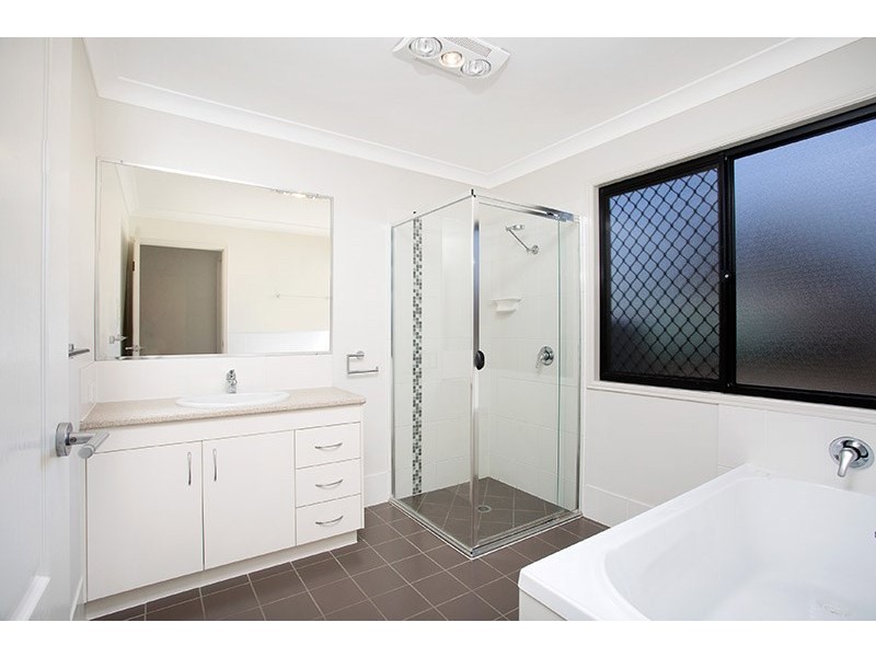 27 Andrew Street, Lota QLD 4179