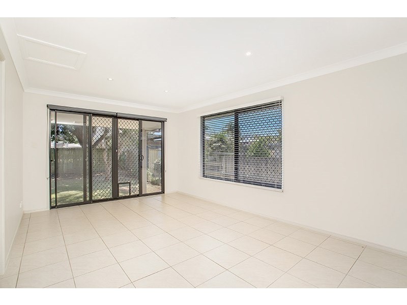 27 Andrew Street, Lota QLD 4179
