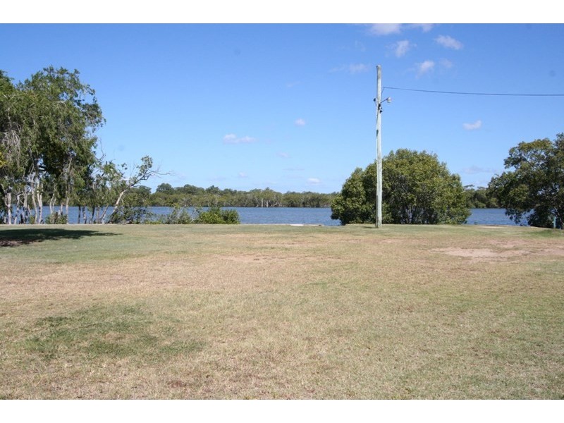 827 Esplanade, Lota QLD 4179