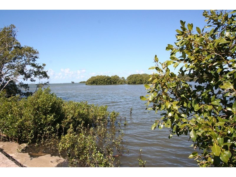 827 Esplanade, Lota QLD 4179