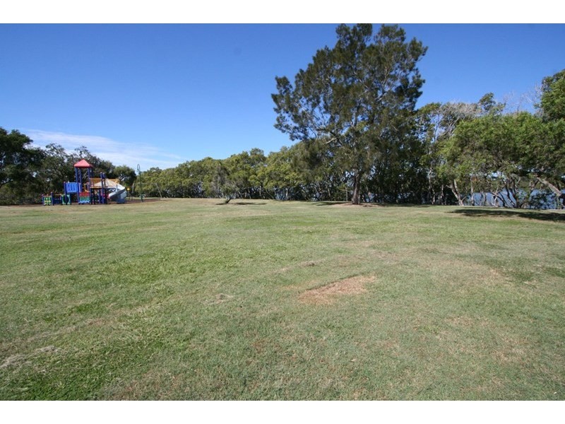 827 Esplanade, Lota QLD 4179