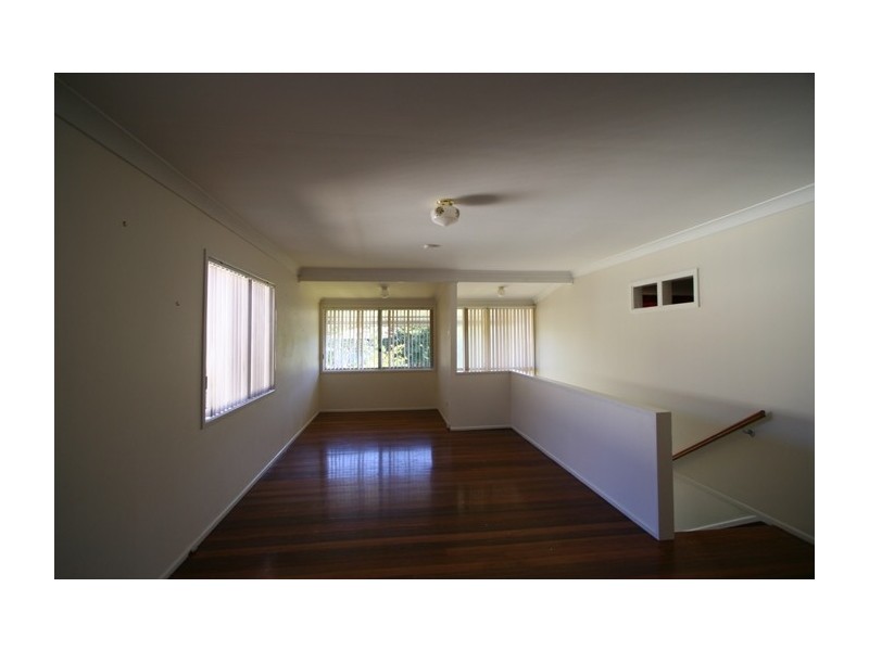 11 Loynes Street, Wynnum West QLD 4178