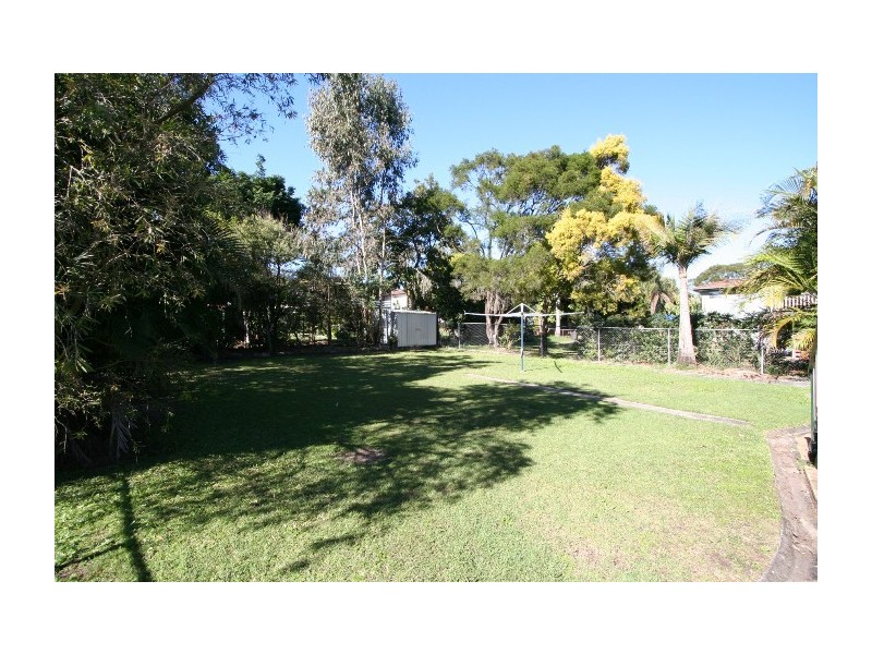 11 Loynes Street, Wynnum West QLD 4178