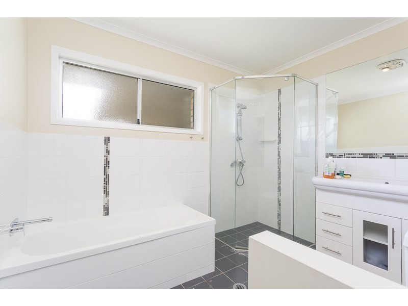 25 Pavlu Street, Wynnum West QLD 4178