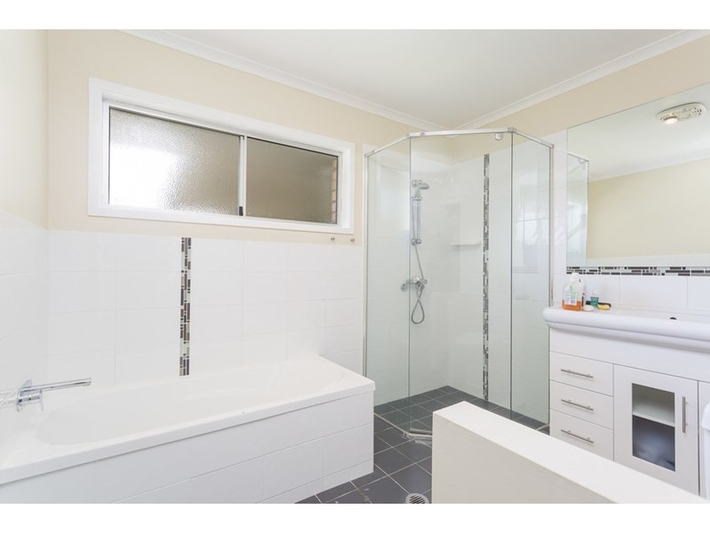 25 Pavlu Street, Wynnum West QLD 4178