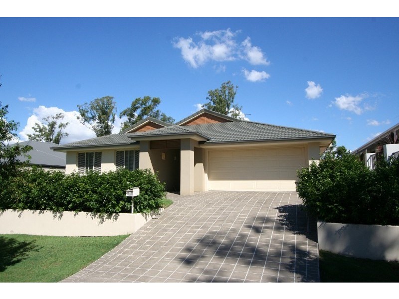6 Creswick Close, Manly West QLD 4179