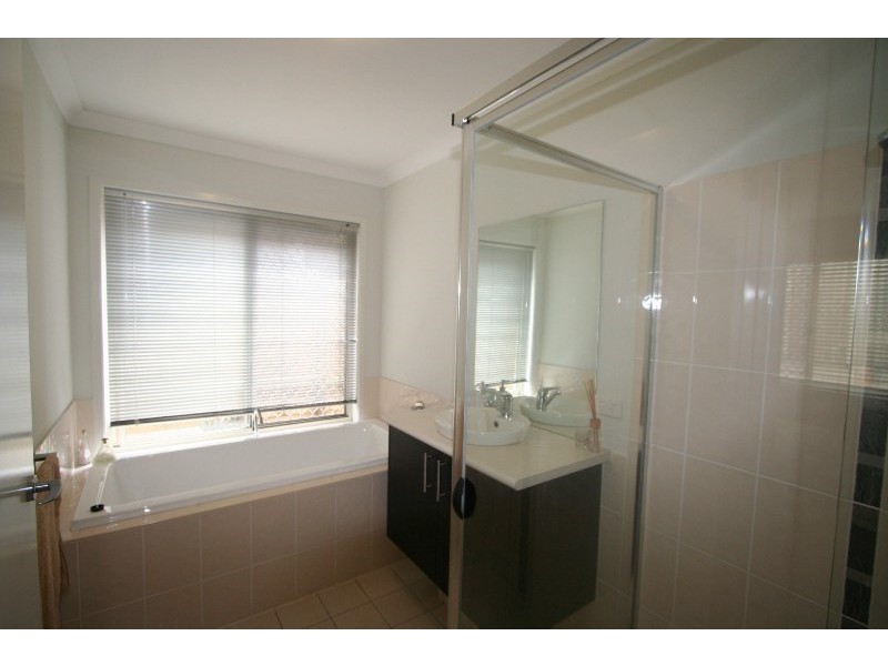 6 Creswick Close, Manly West QLD 4179
