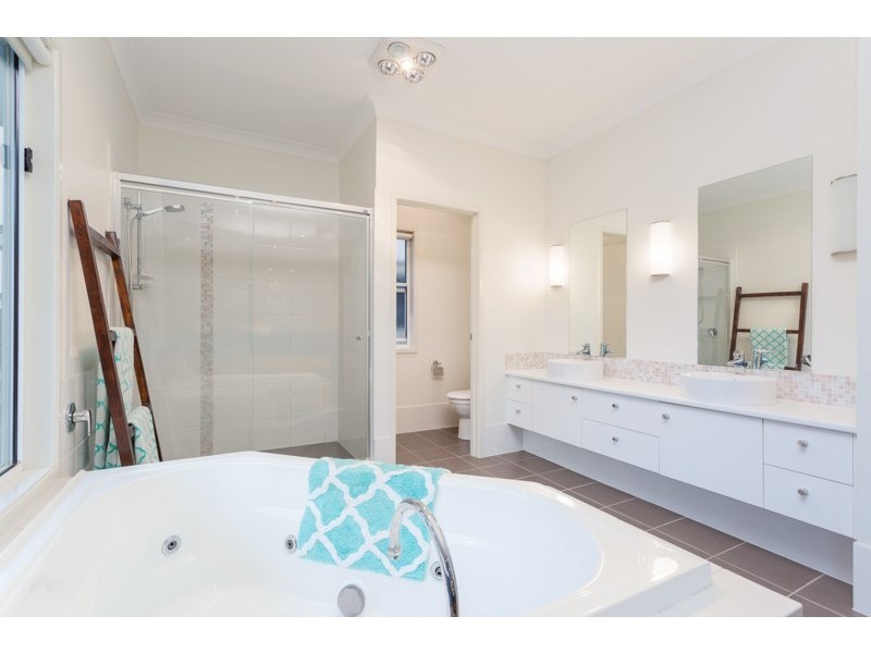15 Warra Street, Wynnum QLD 4178