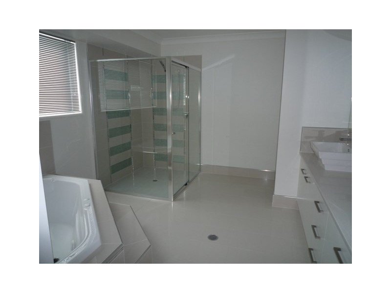 25 Senden Crescent, Manly West QLD 4179