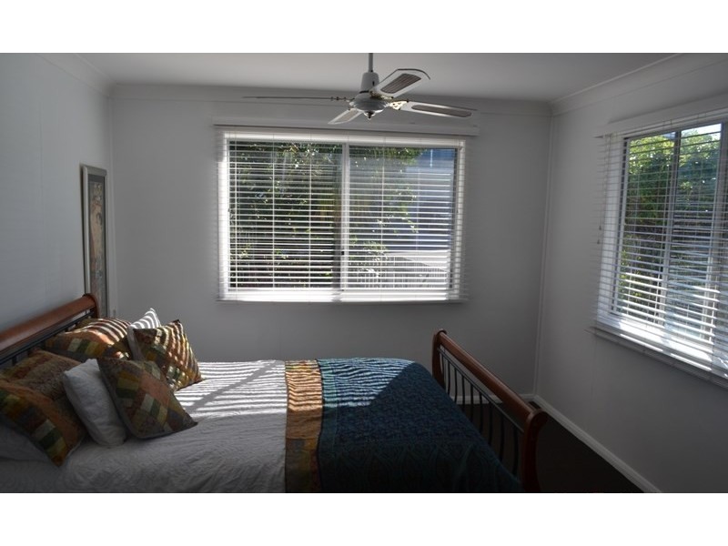 17 Jeays Street, Scarborough QLD 4020