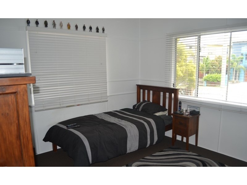 17 Jeays Street, Scarborough QLD 4020