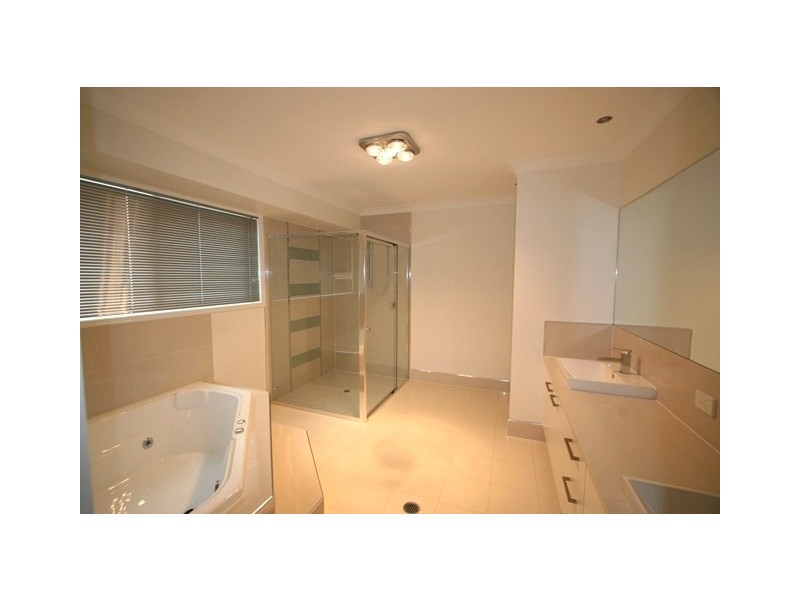 30 Bridgewater Place, Lota QLD 4179