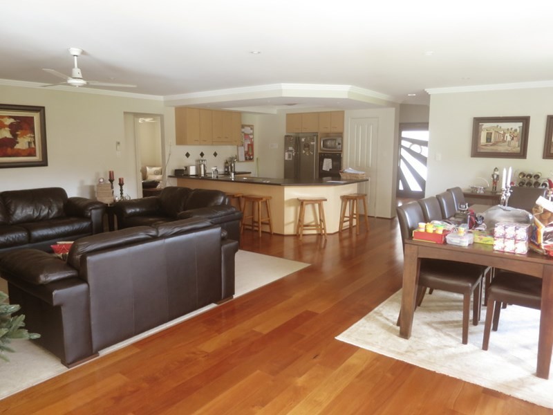 37 Lockwood Crescent, Manly West QLD 4179