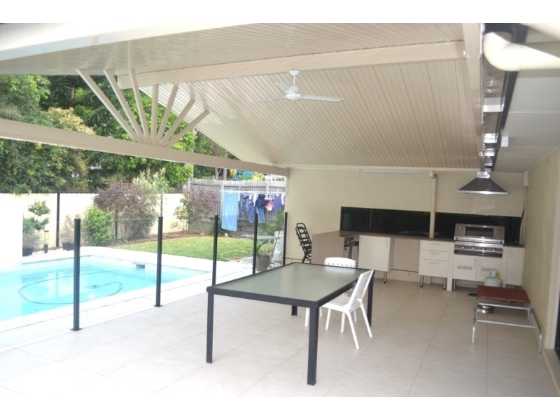 37 Lockwood Crescent, Manly West QLD 4179