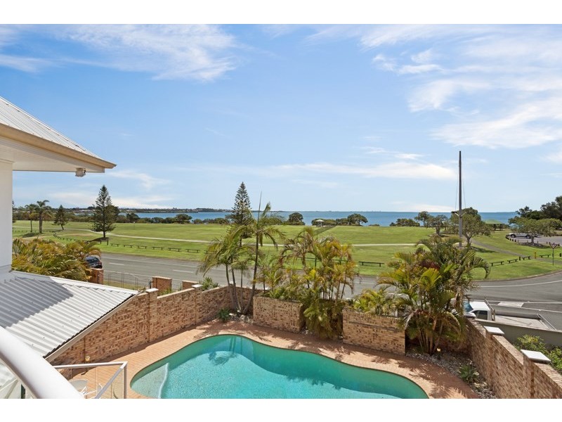 12 Commodore Drive, Birkdale QLD 4159