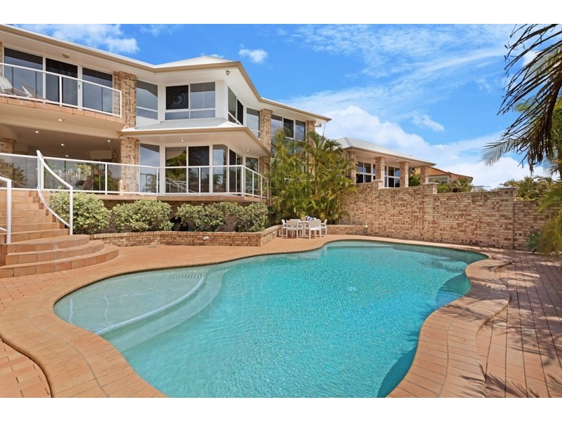 12 Commodore Drive, Birkdale QLD 4159