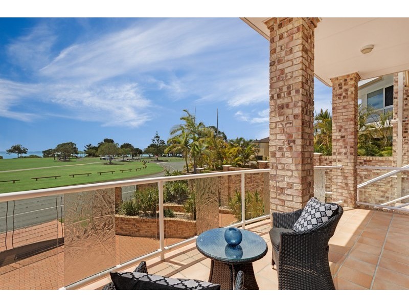 12 Commodore Drive, Birkdale QLD 4159