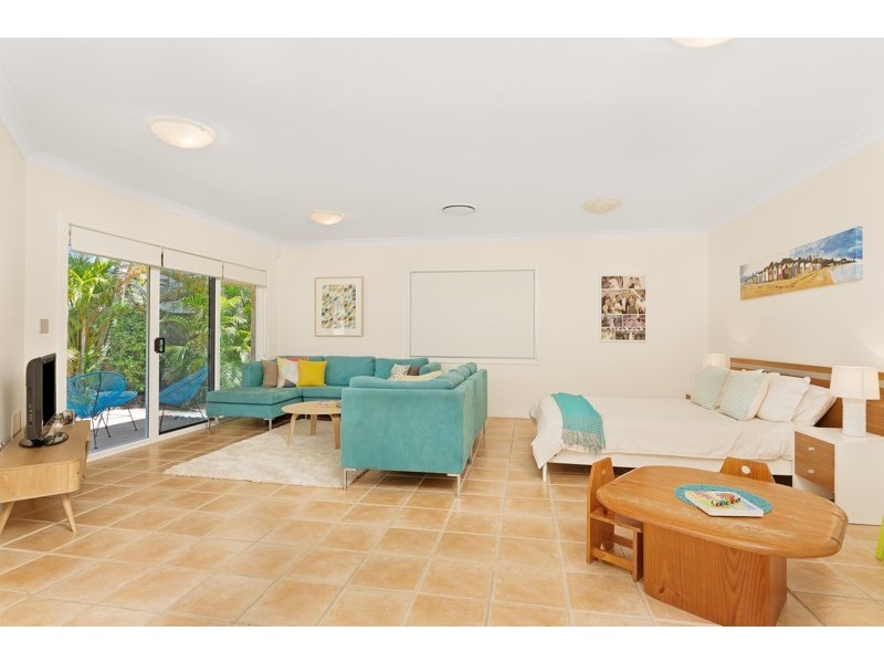 12 Commodore Drive, Birkdale QLD 4159