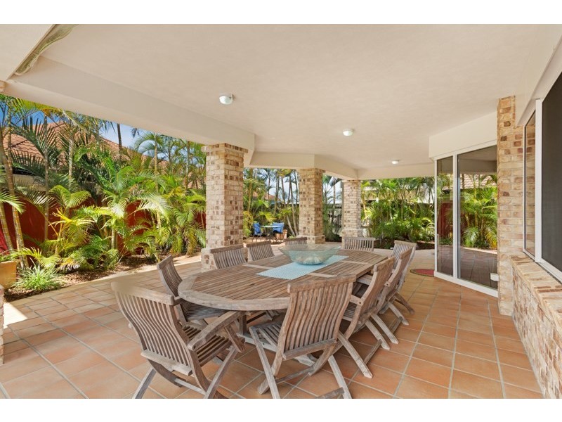12 Commodore Drive, Birkdale QLD 4159
