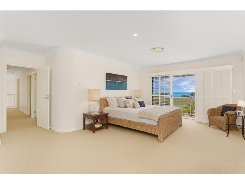 12 Commodore Drive, Birkdale QLD 4159