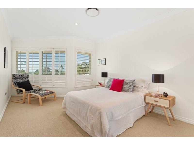 12 Commodore Drive, Birkdale QLD 4159