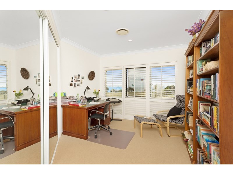 12 Commodore Drive, Birkdale QLD 4159