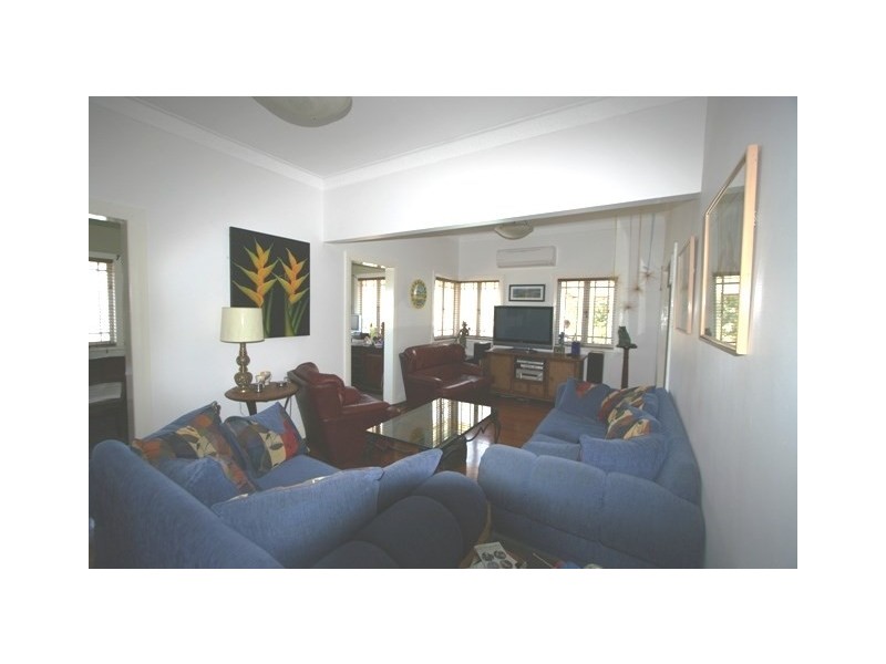 11 New Road, Manly QLD 4179