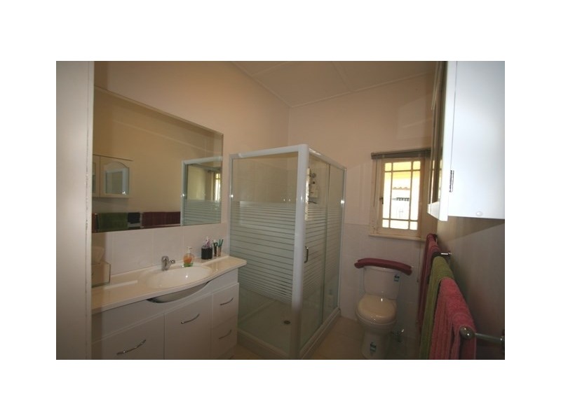 11 New Road, Manly QLD 4179