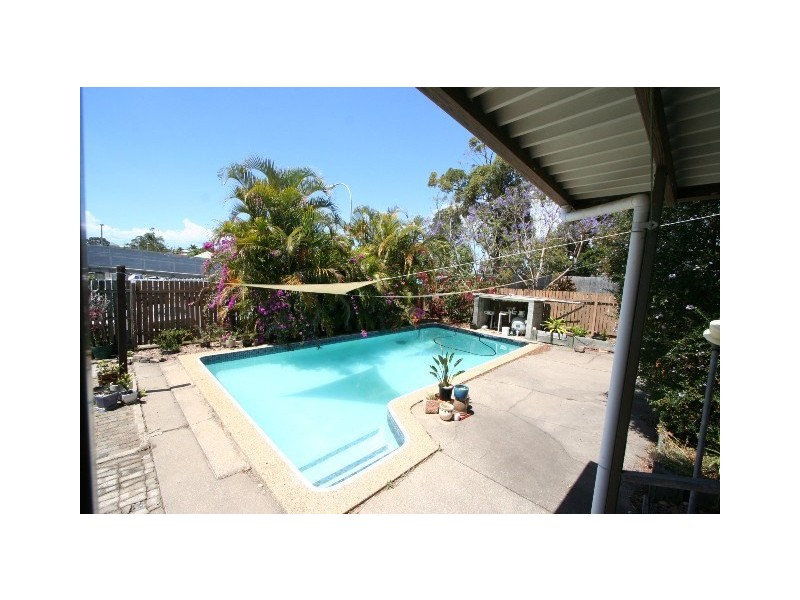 11 New Road, Manly QLD 4179