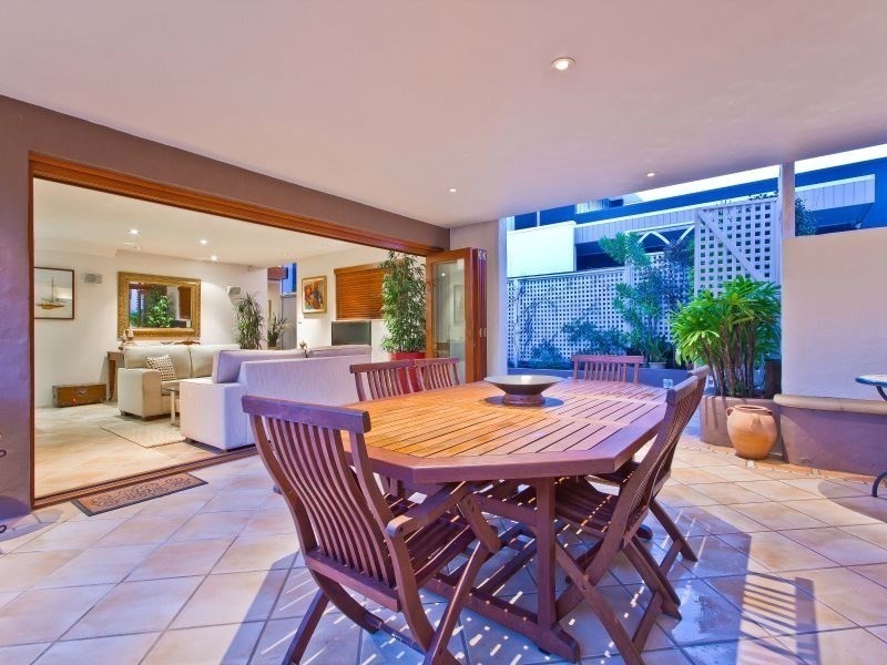 52 Wellington Street, Manly QLD 4179