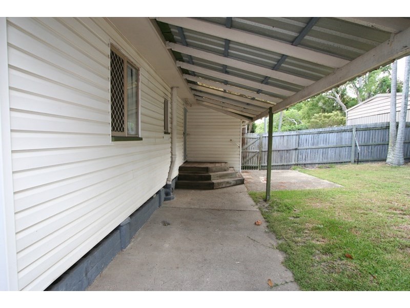 335 Whites Road, Lota QLD 4179