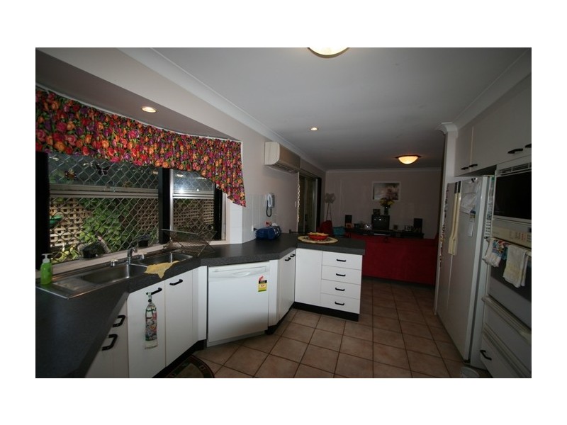 2 Trevally Crescent, Manly West QLD 4179