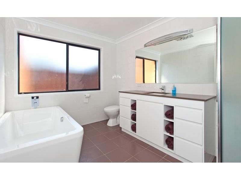 12 Chinnock Court, Alexandra Hills QLD 4161