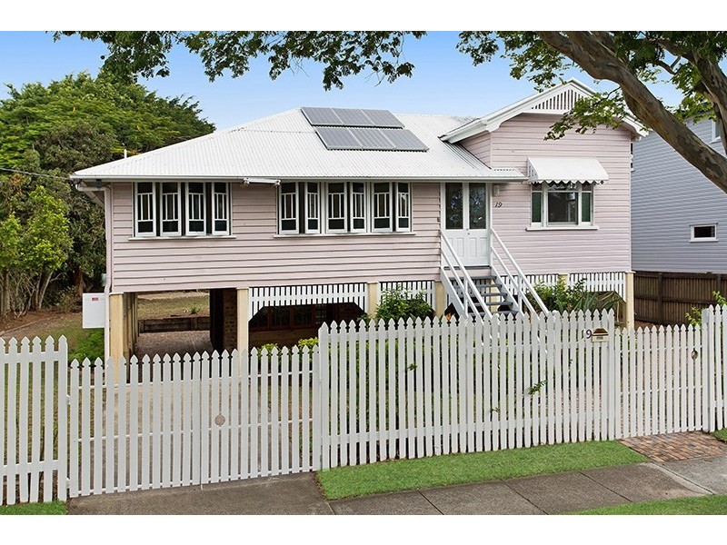 19 Carlton Terrace, Wynnum QLD 4178