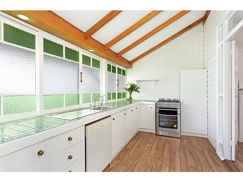 19 Carlton Terrace, Wynnum QLD 4178
