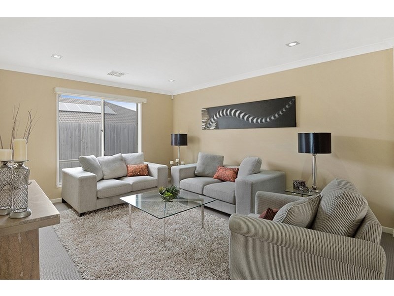 100 Rowland Avenue, Wakerley QLD 4154