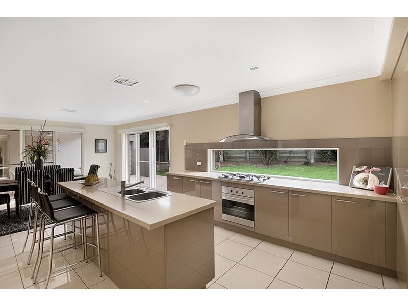 100 Rowland Avenue, Wakerley QLD 4154