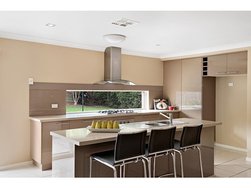 100 Rowland Avenue, Wakerley QLD 4154