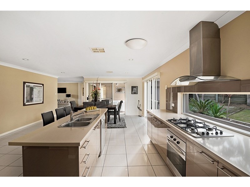 100 Rowland Avenue, Wakerley QLD 4154