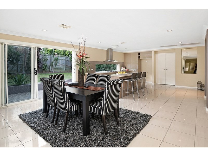 100 Rowland Avenue, Wakerley QLD 4154