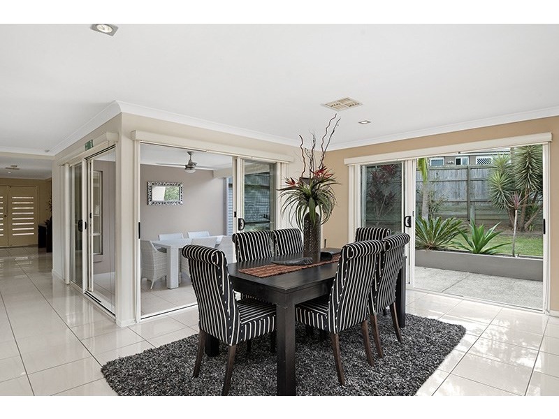 100 Rowland Avenue, Wakerley QLD 4154
