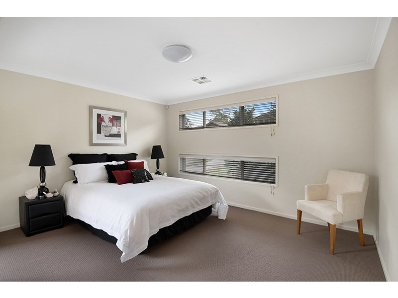 100 Rowland Avenue, Wakerley QLD 4154