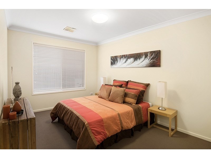 100 Rowland Avenue, Wakerley QLD 4154