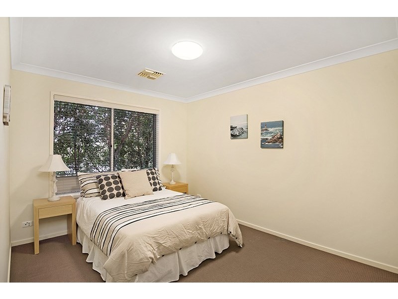 100 Rowland Avenue, Wakerley QLD 4154