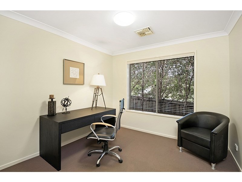 100 Rowland Avenue, Wakerley QLD 4154