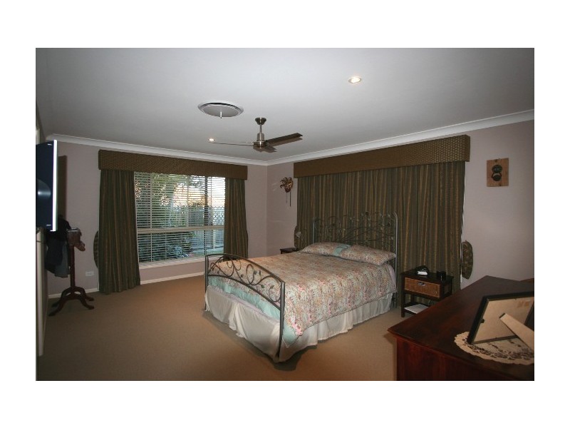 11 Behan Crescent, Wakerley QLD 4154