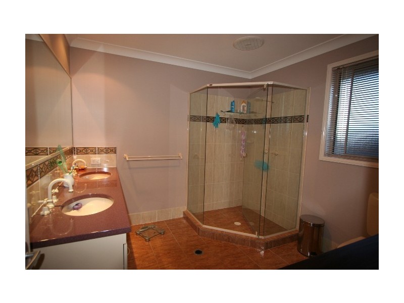 11 Behan Crescent, Wakerley QLD 4154